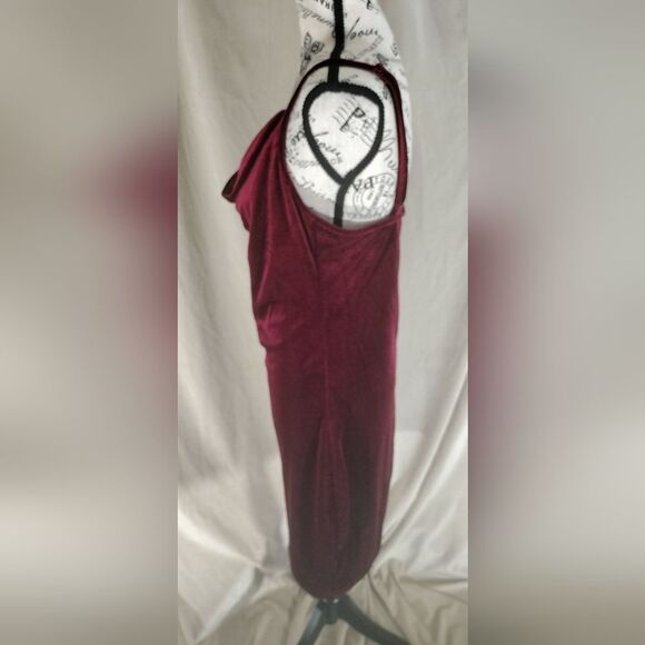 NWOT! SHEIN Curve Burgundy Velvet Slip Dress w/Adjustable Straps. Plus Size 0XL - Picture 6 of 12